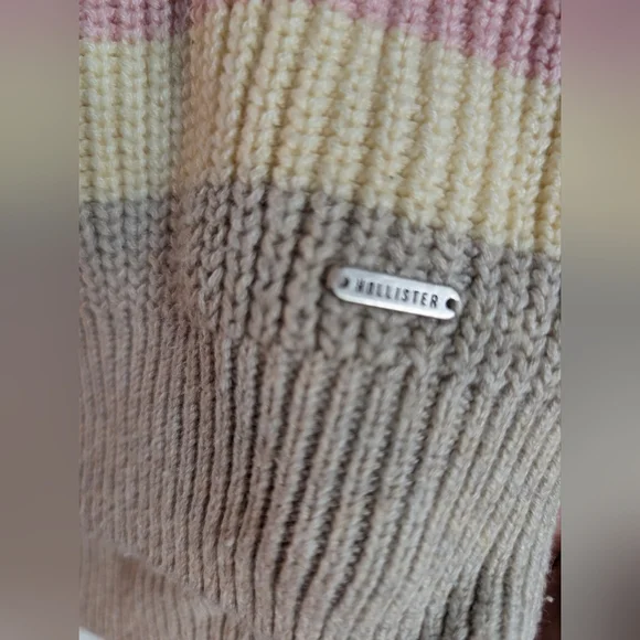 🩷 Hollister Pastel & Tan Striped V-Neck Sweater EUC - Picture 2 of 11